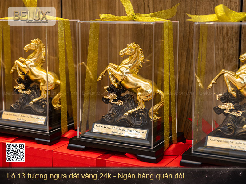 Lô 13 Tượng Ngựa Dát Vàng 24K Cho Ngân Hàng MB Bank